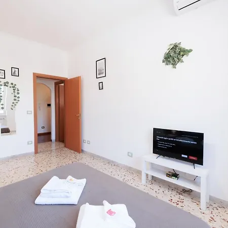 דירה House *