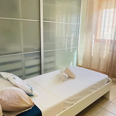 House Near The Airport And Apartment *